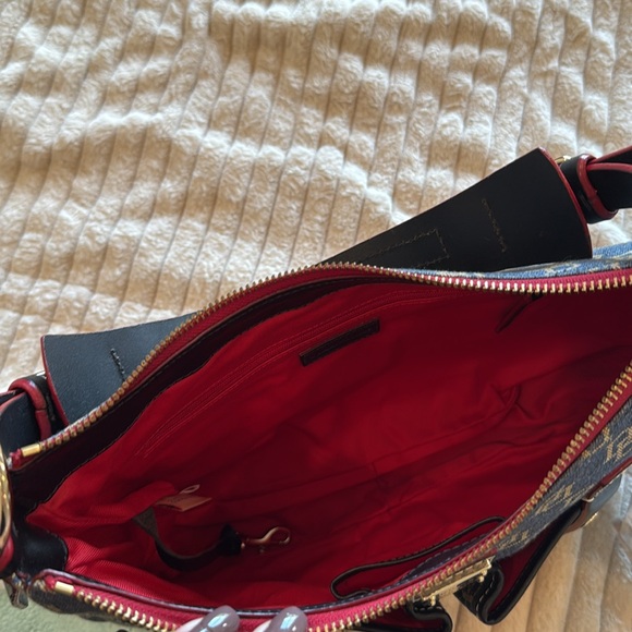 Denim…Dooney and Bourke hobo shoulder bag. - Picture 11 of 15